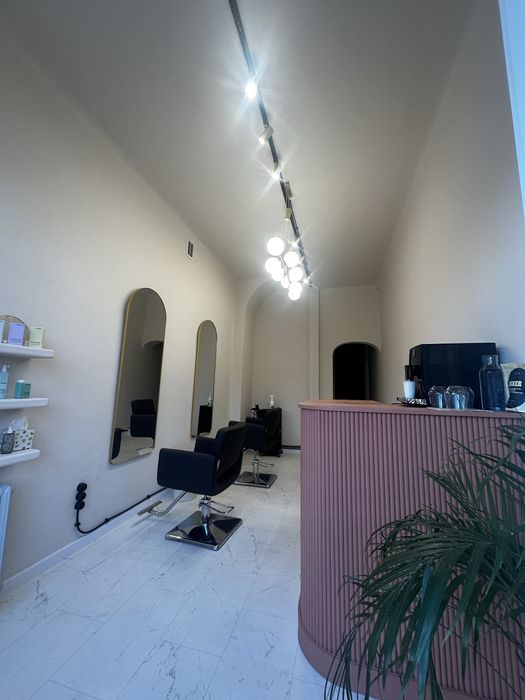 Wynajmę stanowisko fryzjerskie w na Woli,blisko metra.