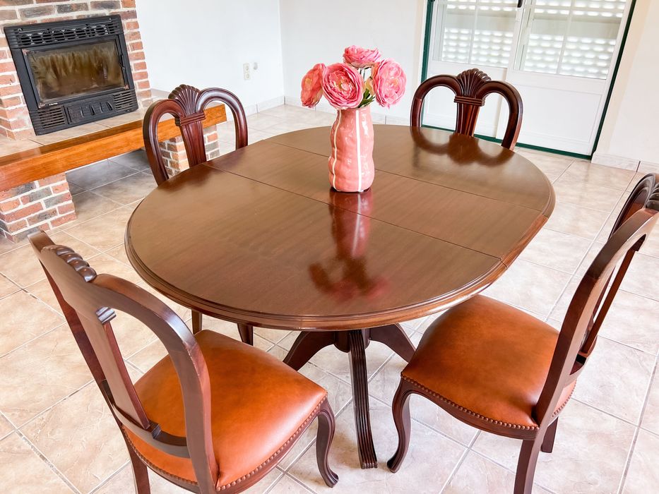Mesa de jantar em madeira maciça como NOVA (entrega gratuita)