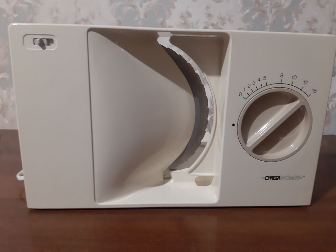 Хліборізка Omegahome німецька
