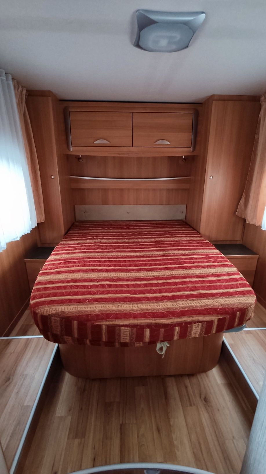 Autocaravana Cama central