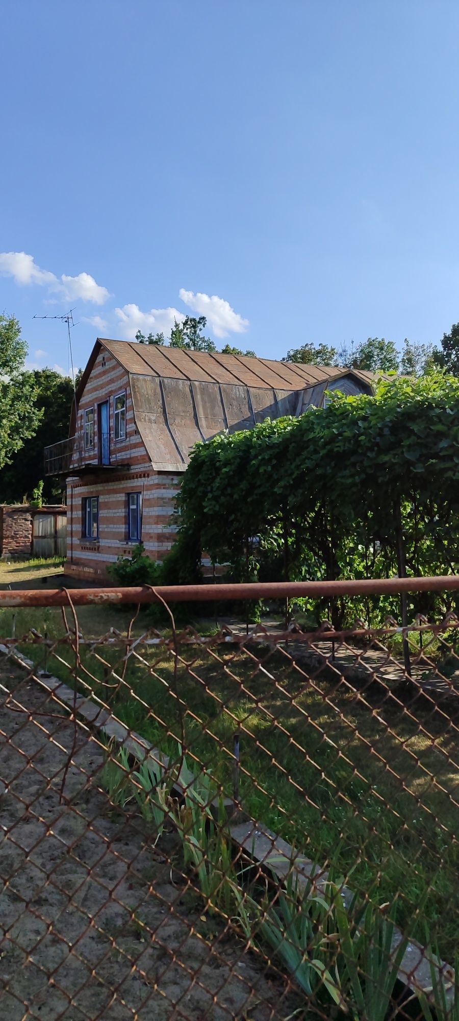 Продам фасадну ділянку з будинком в Корчаку