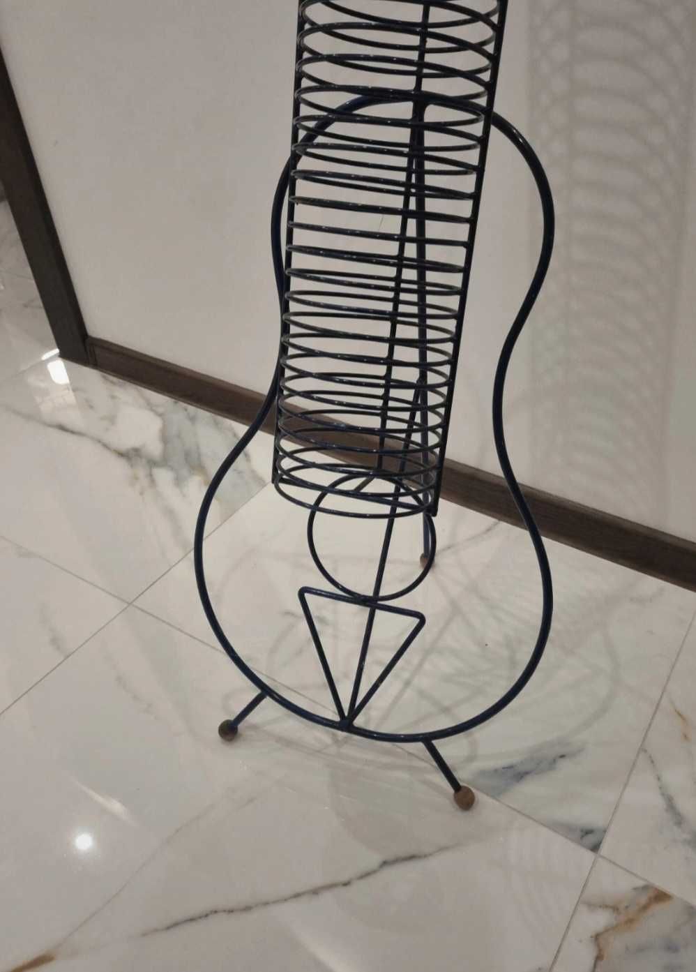 Piękny stojak gitara na płyty 42 CD