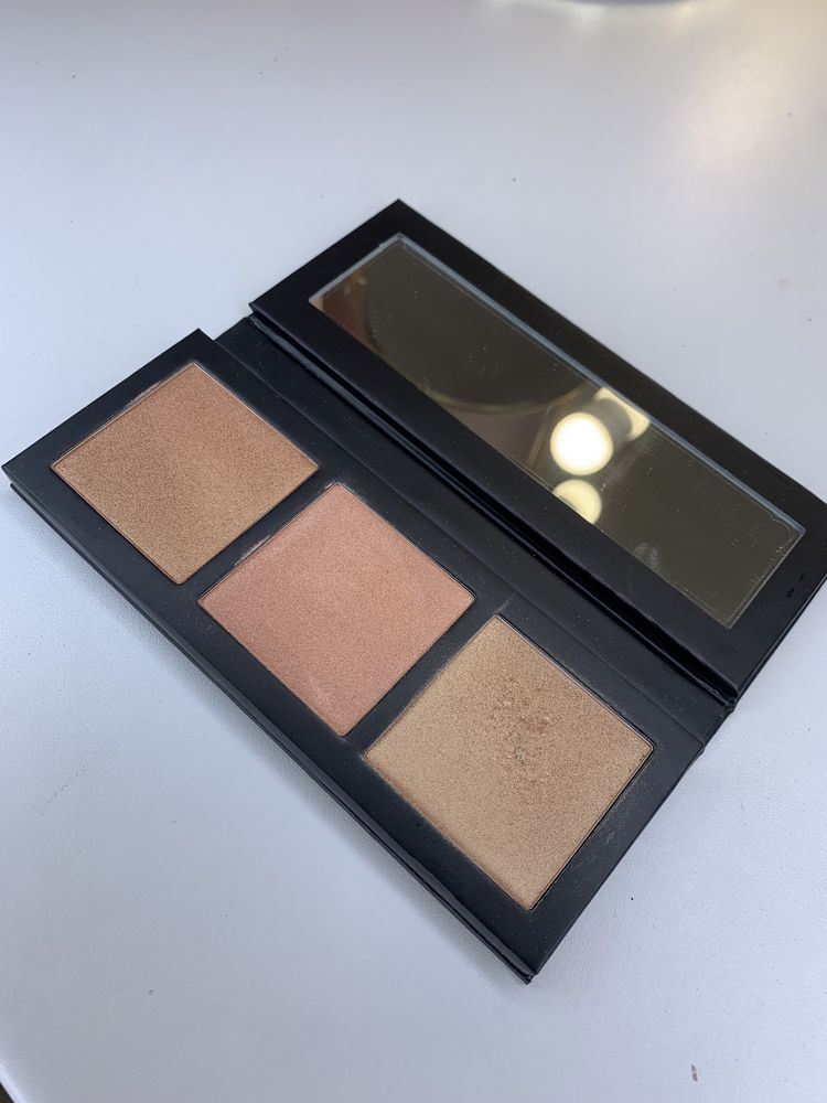 Mac, Hyper  Real Glow