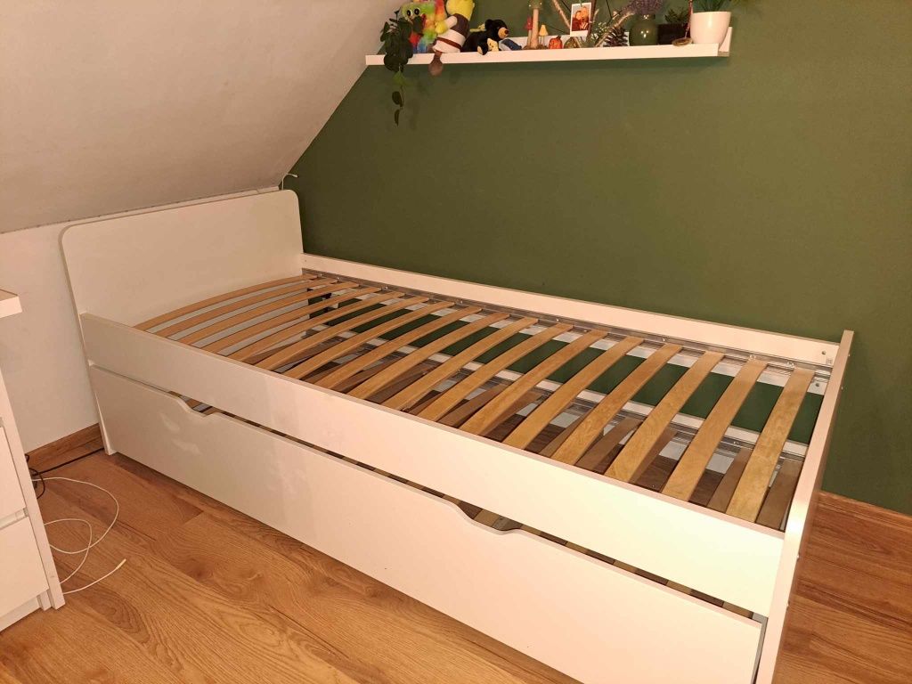 Białe łóżko Ikea szer 90 dł 200