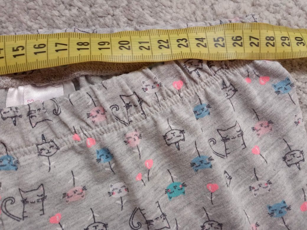 Szare spodnie piżamowe w kotki 134-140