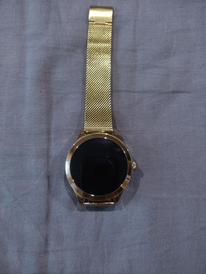 Smartwatch na bransolecie