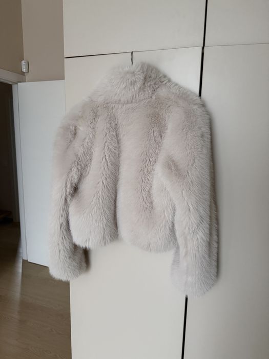 Шуба короткая белая из исскусивенного меха Zara