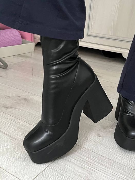 Туфлі/Ботфорти Bershka в ідеальному стані