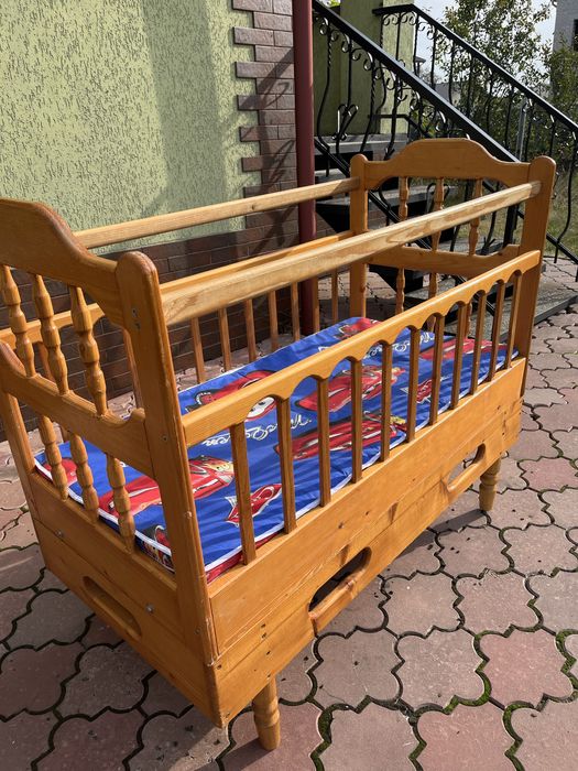 Продам дитячу колиску деревʼяну.