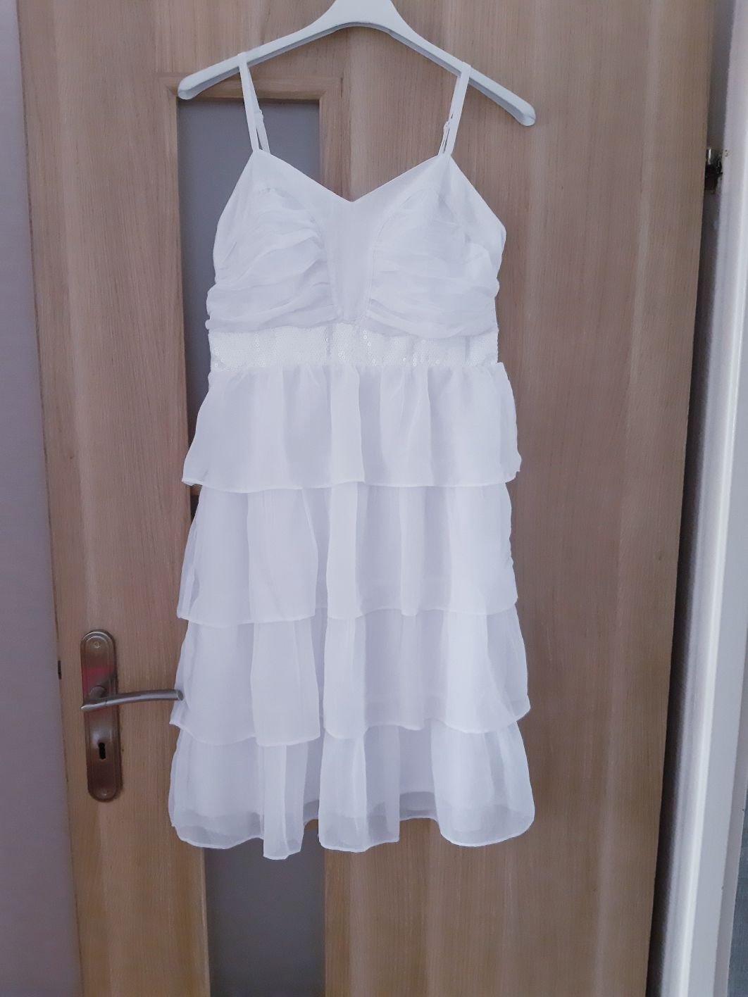 Biała sukienka falbany 38