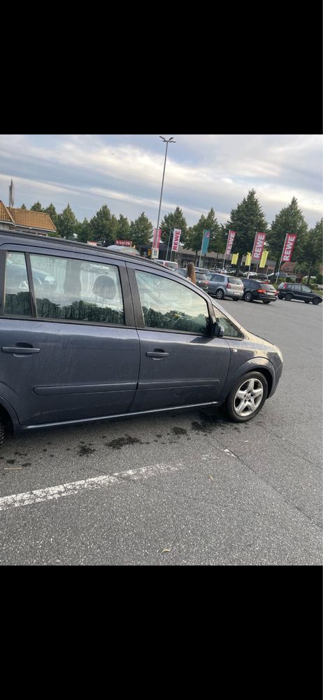 Opel zafira  auto serwisowane bd stan