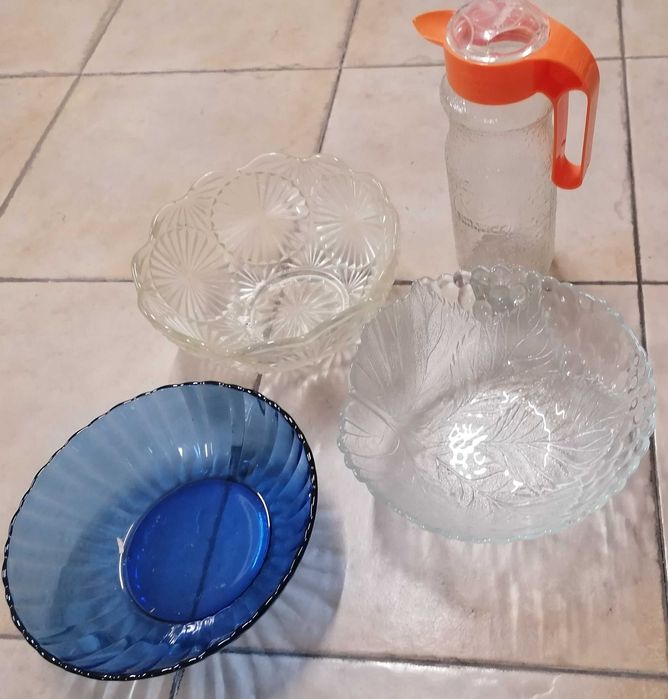 Terrinas e jarro em vidro, 4 peças, tudo por 5€