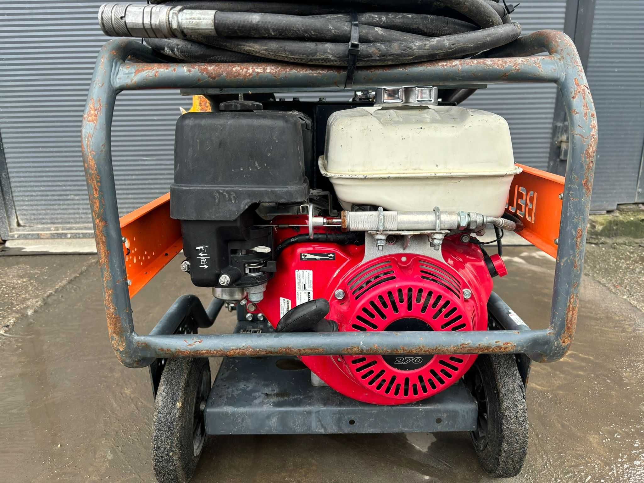 Stacja hydrauliczna Belle  z młotem do kucia