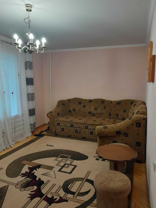 Сдам двухкомнатную на Чаривной