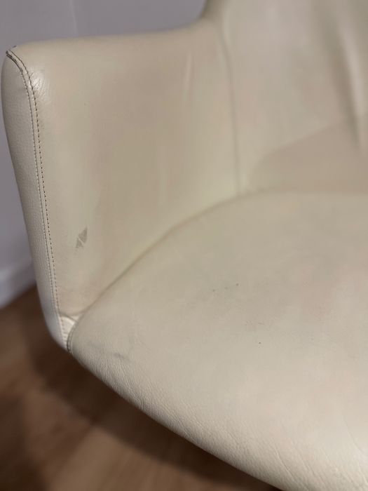 Крісло з екошкіри