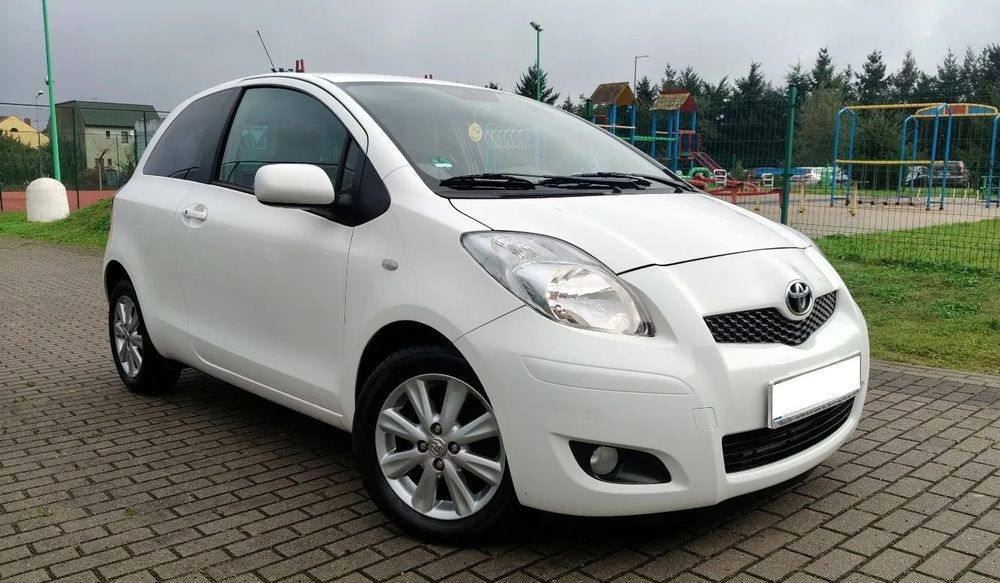Toyota Yaris * 1,3 VVTi *START/STOP* CLIMATRONIC* Beżowy środek* ALU* Import Niemcy