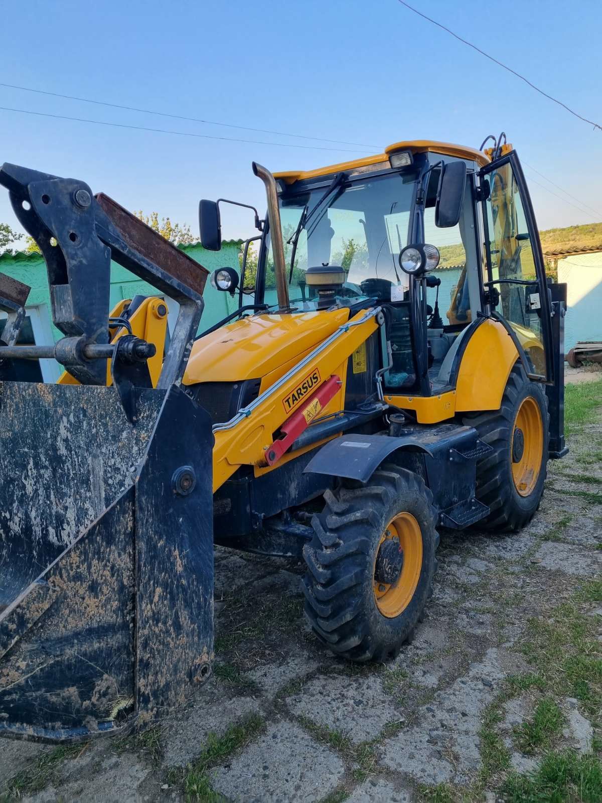 Екскаватор-навантажувач  TARSUS 880