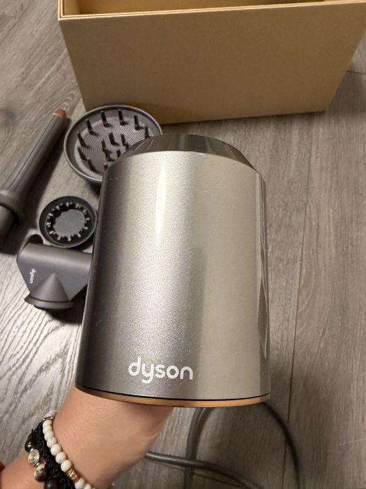 Dyson supersonic дайсон фен диффузор укладка выпрямление Коанда локоны