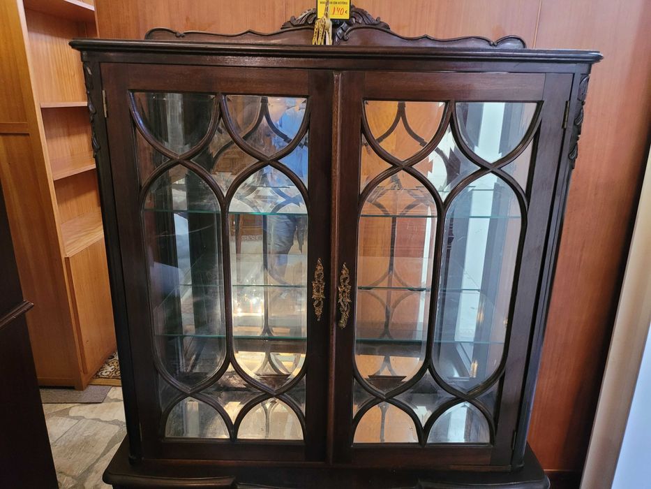 Cristaleira antiga estilo Queen Anne - Com marcas de uso mas perfeitam