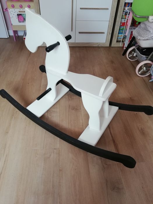 Koń konik na biegunach