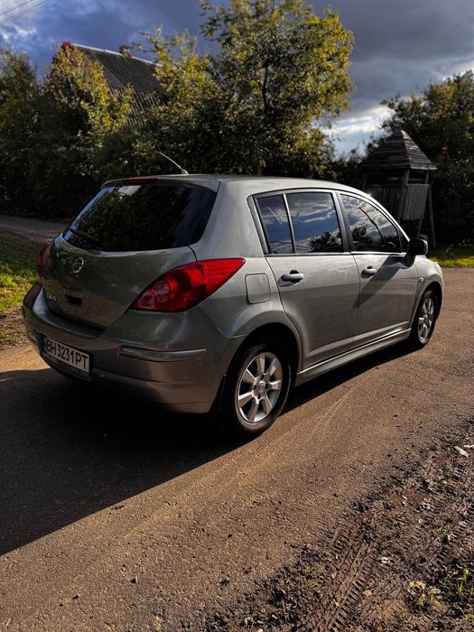 Продам нисан Тиида автомат 1.6