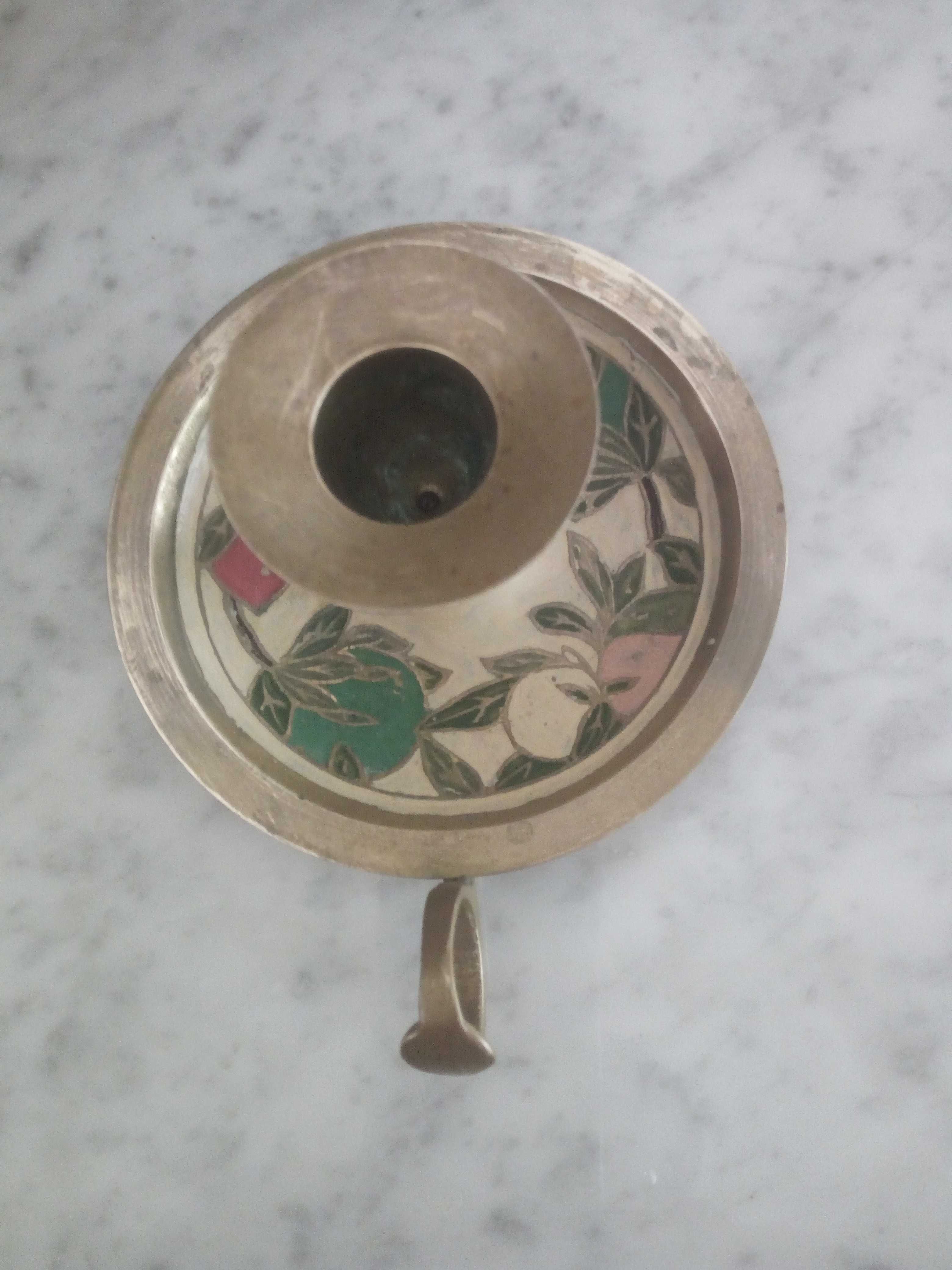 Bela Peça de bronze/latão polido SUPORTE PARA VELA, Palmatória.