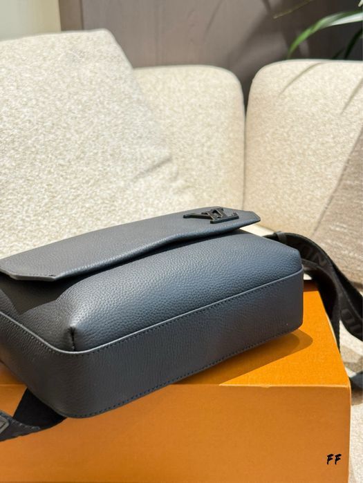 Louis Vuitton Fastline сумка мужская кожаная через плечо черная