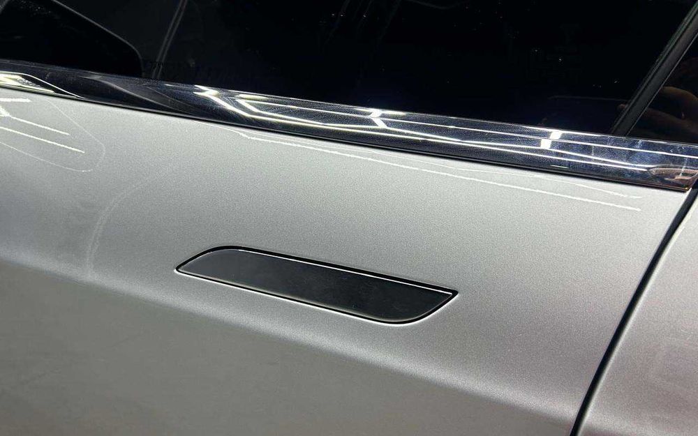 Tesla Model S 2015
