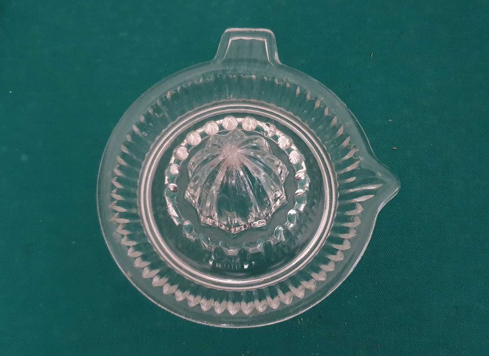 Fantástico espremedor de citrinos em vidro trabalhado - Anos 60