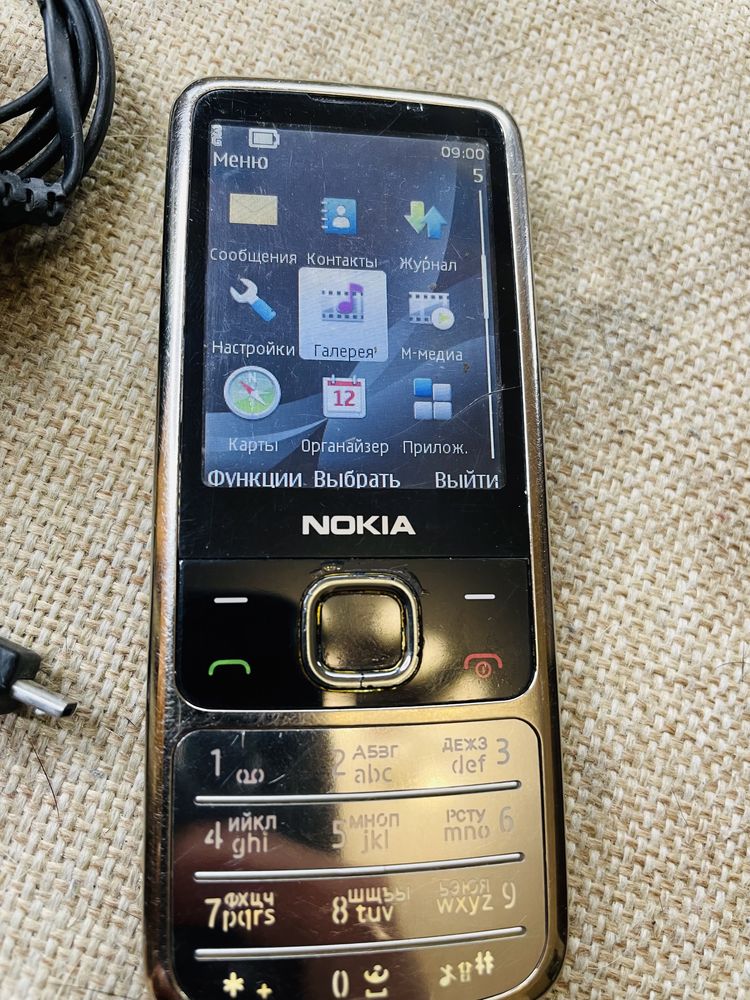 Nokia 6700 classic gold