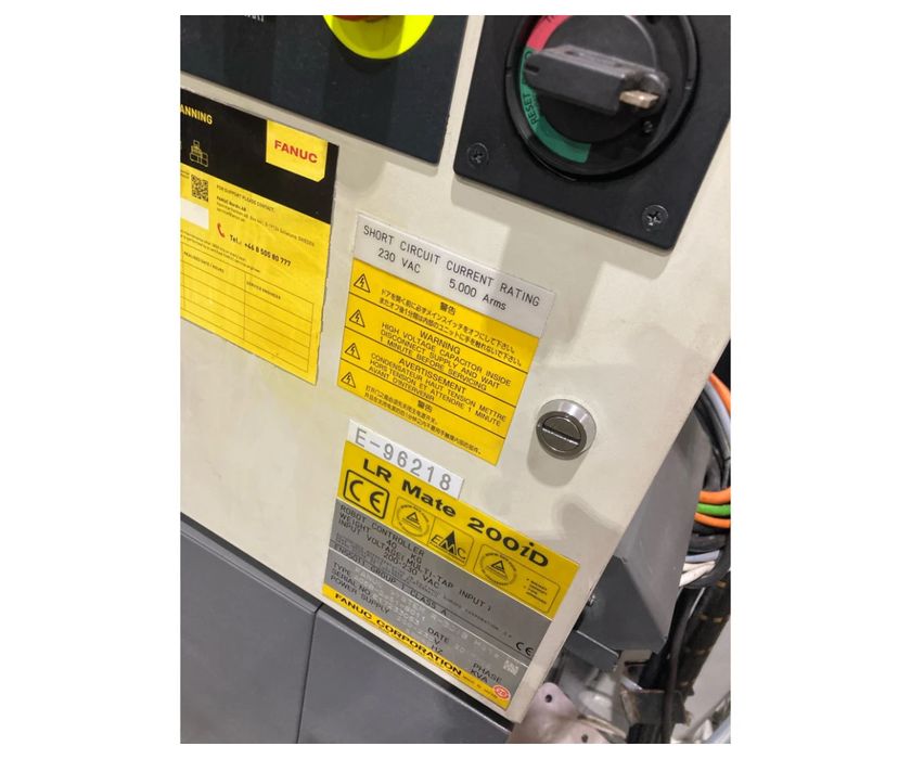 Robot Spawający Fanuc 200Id/7L Na Przejeździe