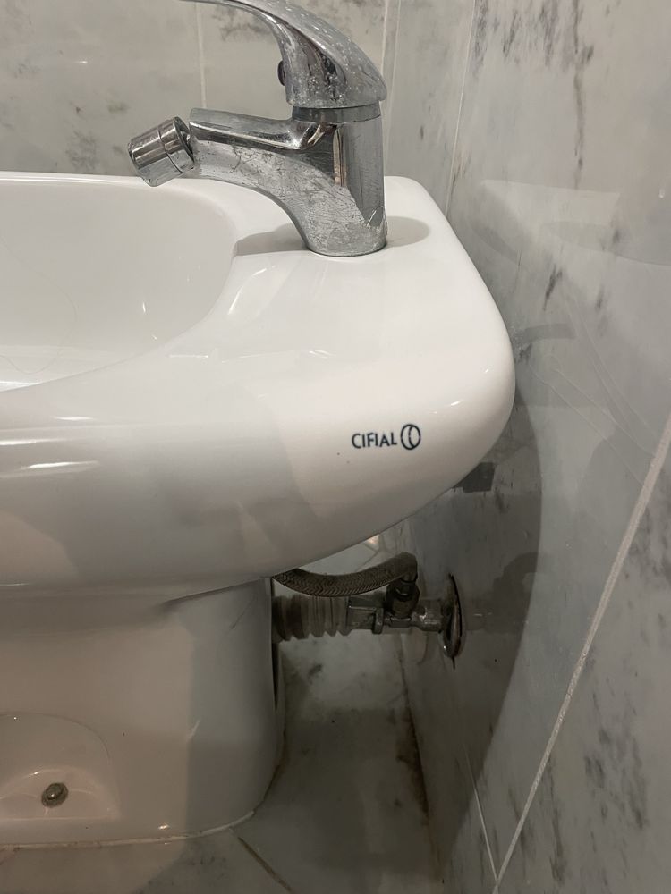 Dois Bidés Cifial