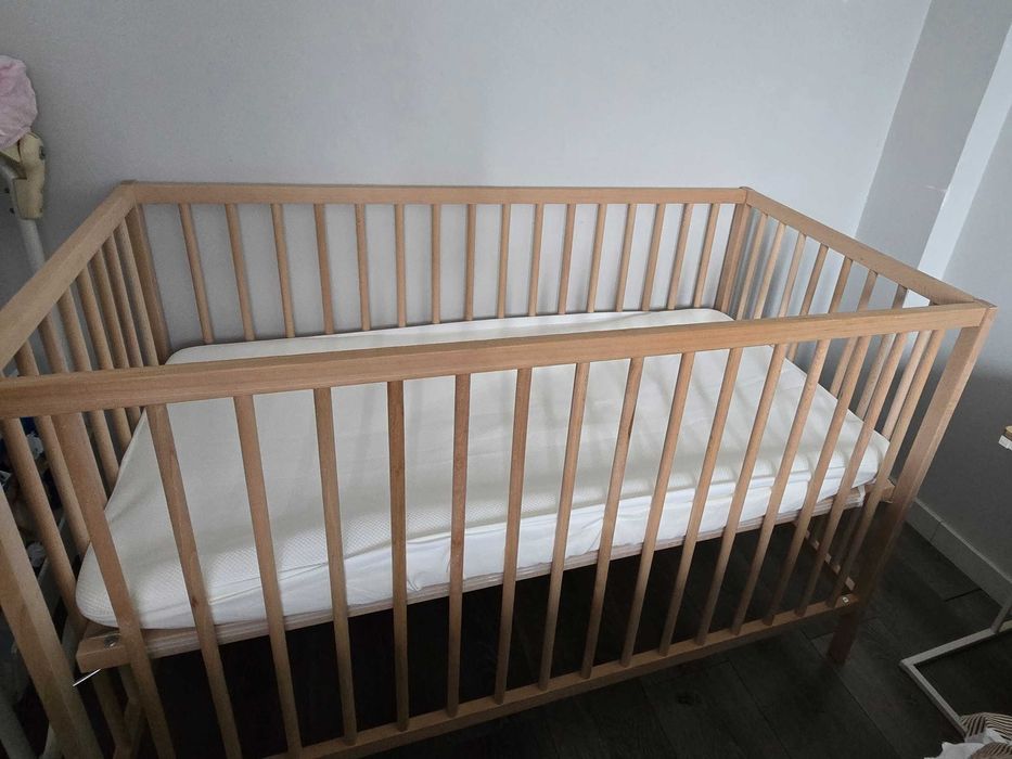Berço semi novo e pouco usado e com colchão