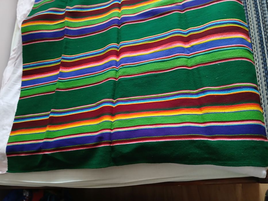 Kilim wełniany. Narzuta w stylu łowickim.
Wymiary 127x247 cm.