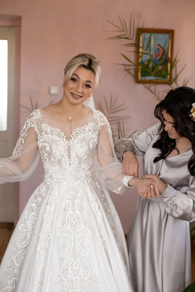 Шикарна весільна сукня