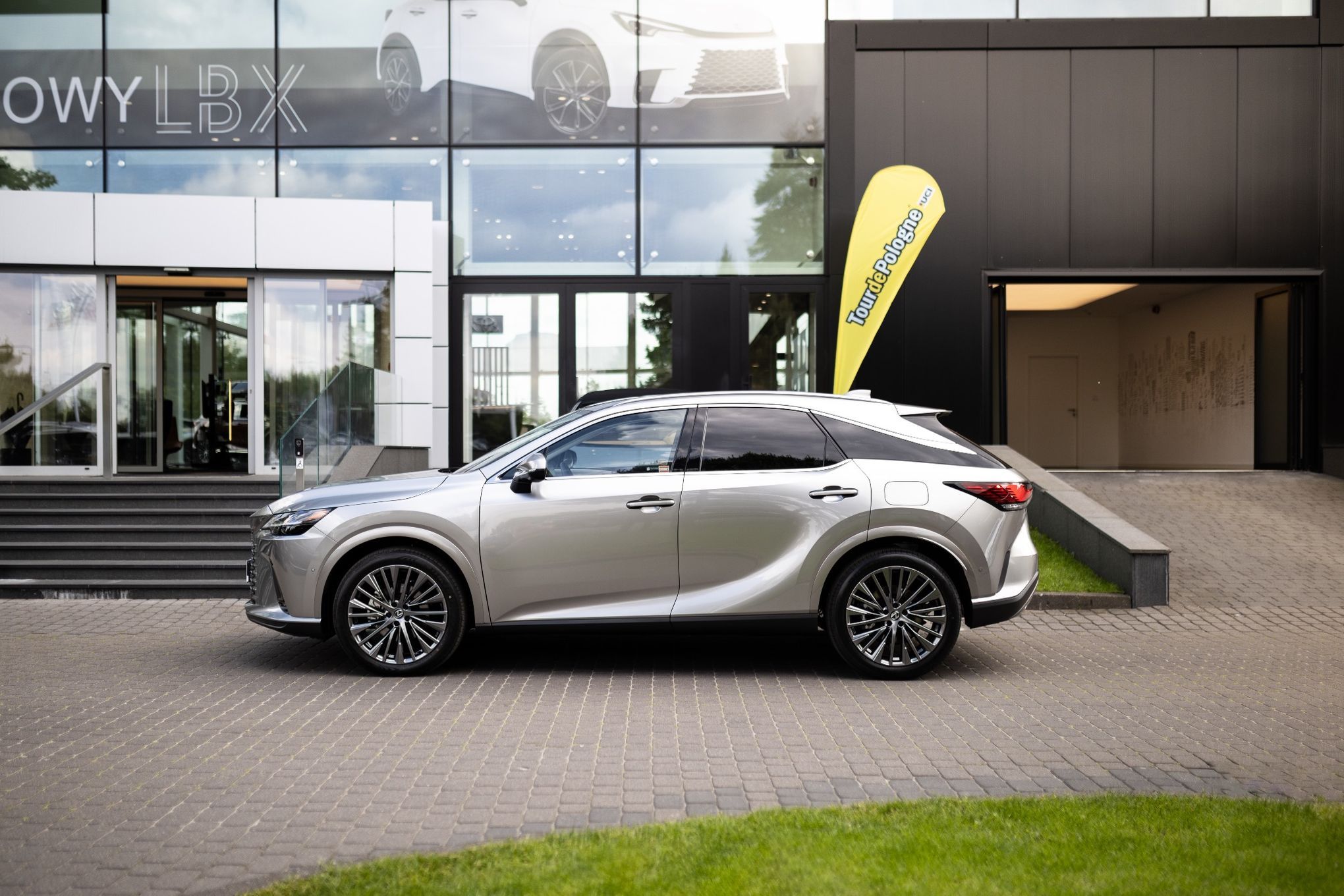 Lexus RX Lexus RX450h+ Omotenashi / 2025 / Od ręki! /