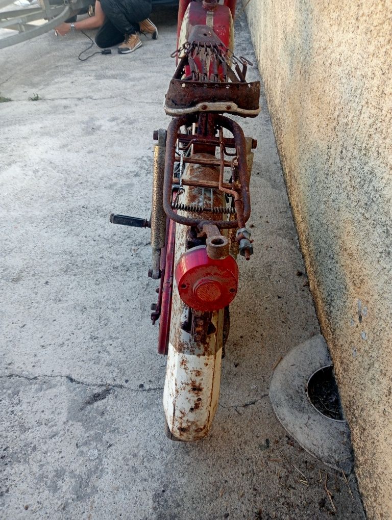 Motorizada Sachs.