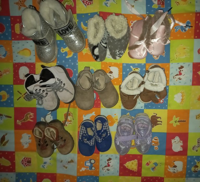 Віддам дитячий одяг 9-18 міс, взуття р.20-21