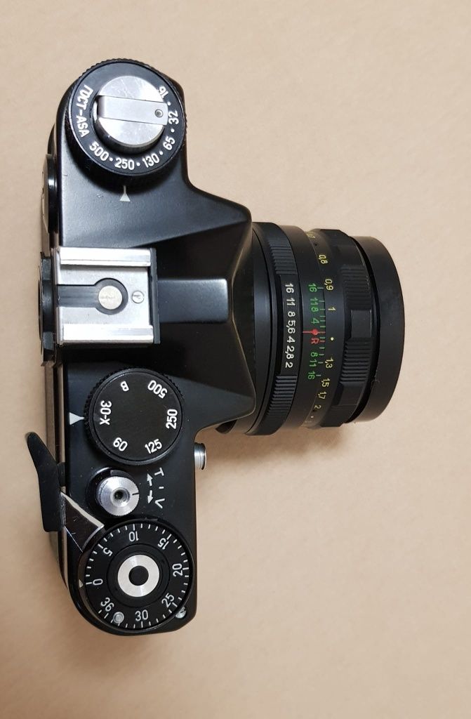 Aparat Zenit 12XP z obiektywem i filtrami