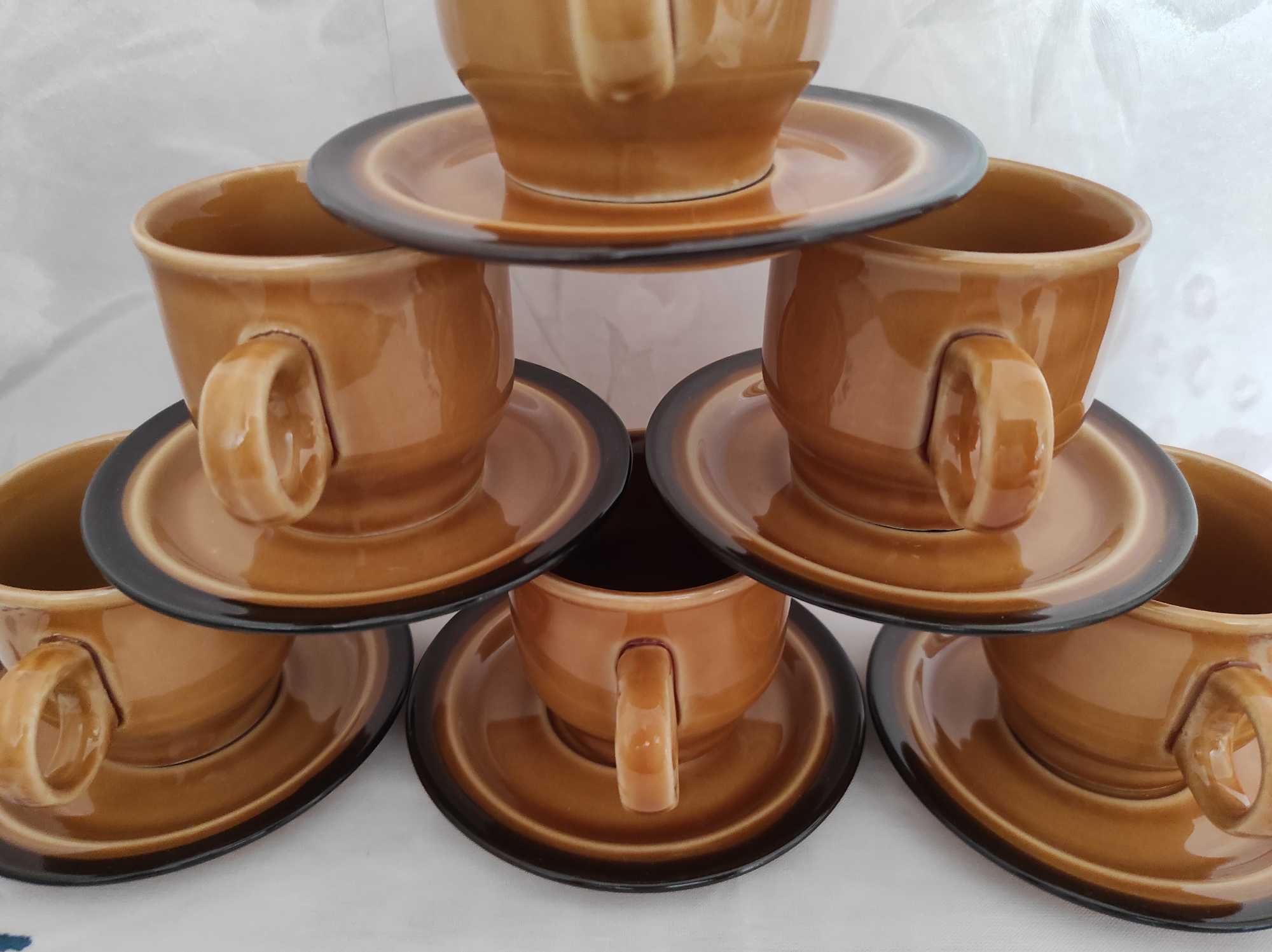 Filiżanki ze spodkami, porcelit Pruszków PRL