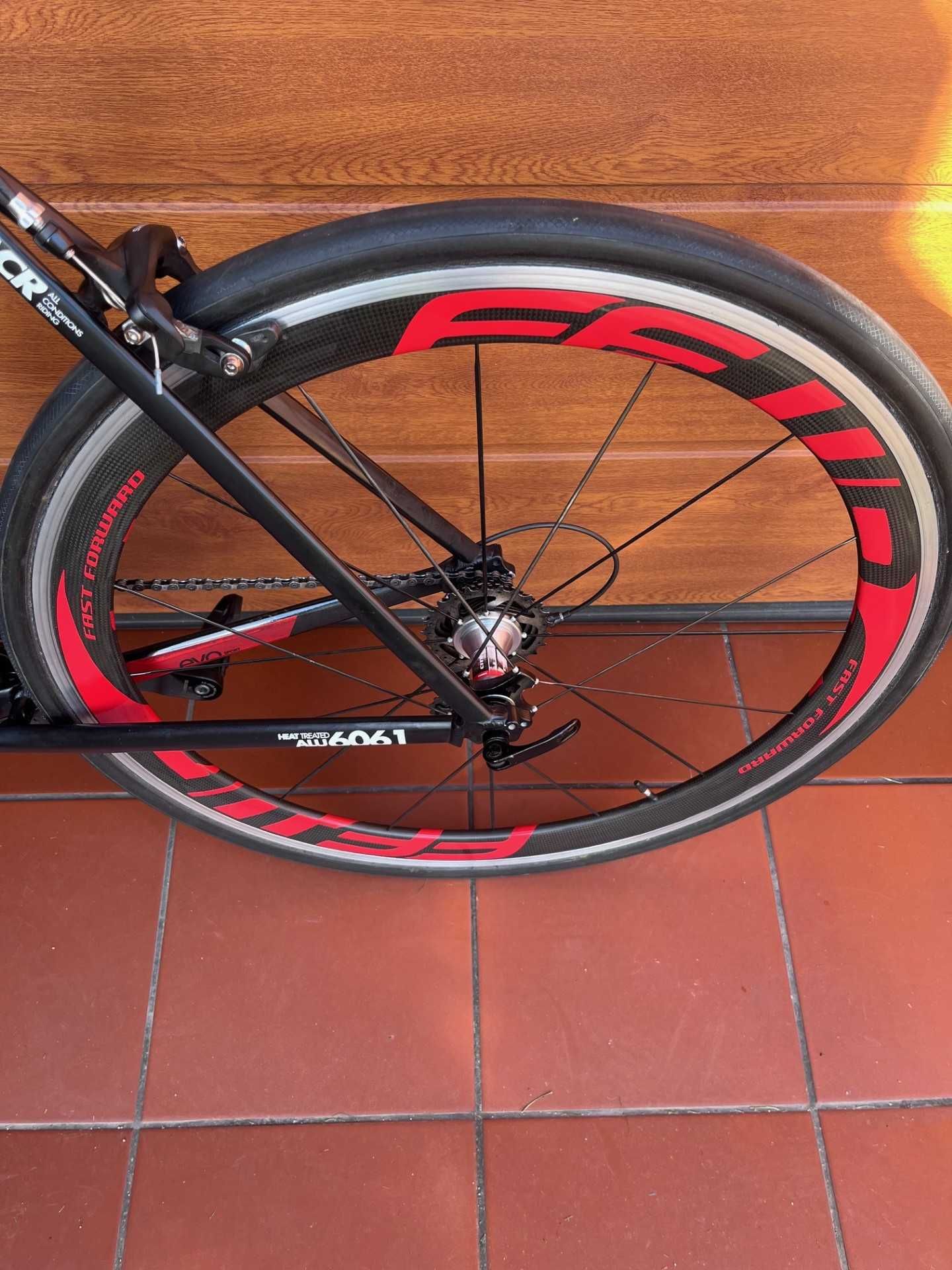 Rower szosowy B'twin triban 520 btwin szosa karbonowe koła i widelec