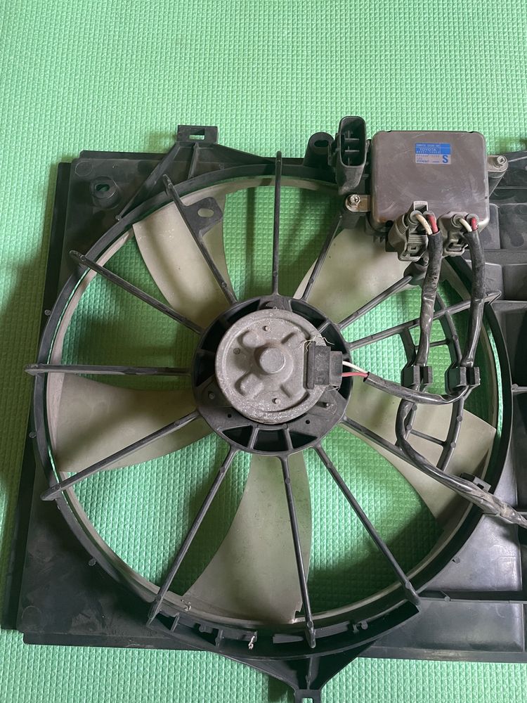 Диффузор радиатора с вентиляторами Toyota