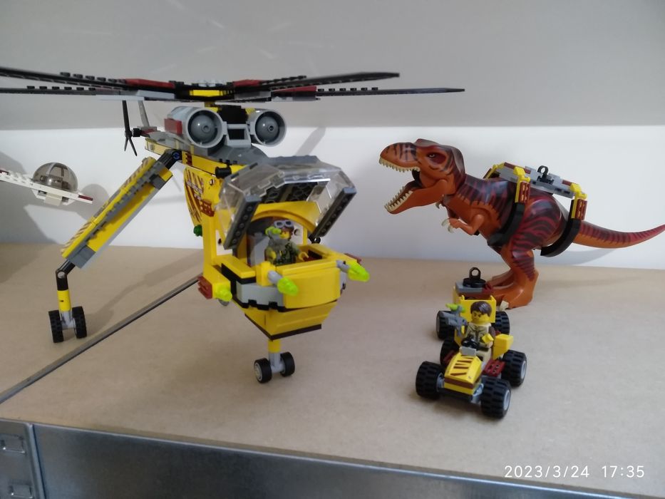 5886 Dino LEGO T-rex hunter