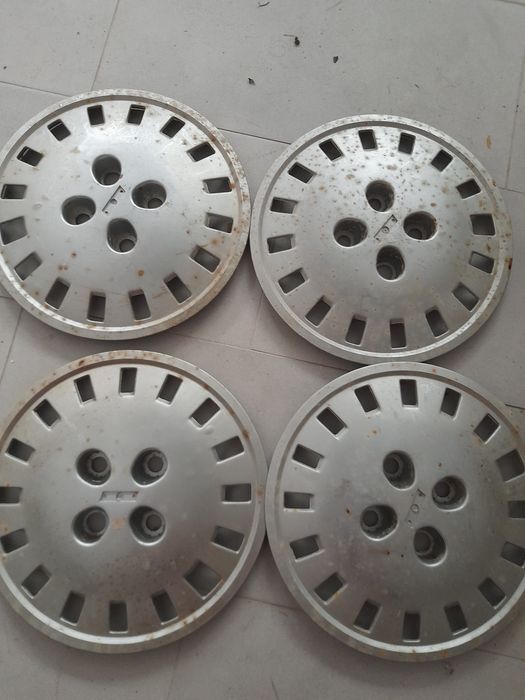 4 tampões para pneus