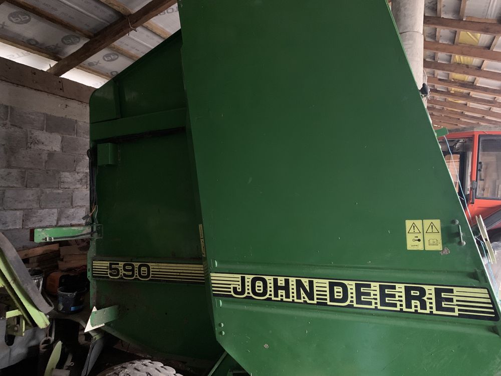 Prasa rolująca belująca rolka John Deere 590