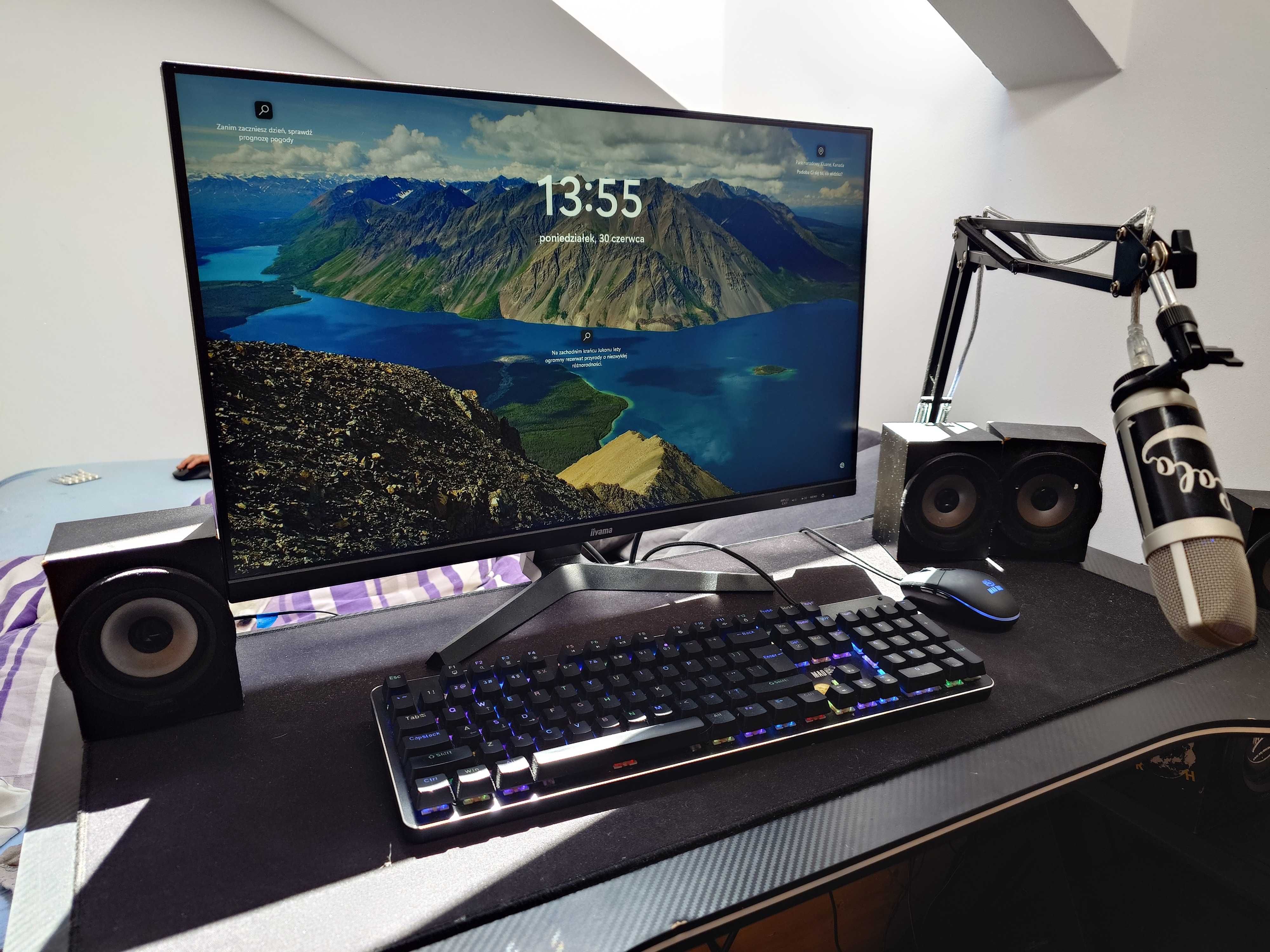 Komputer z monitorem, rx6600 plus i5 11gn