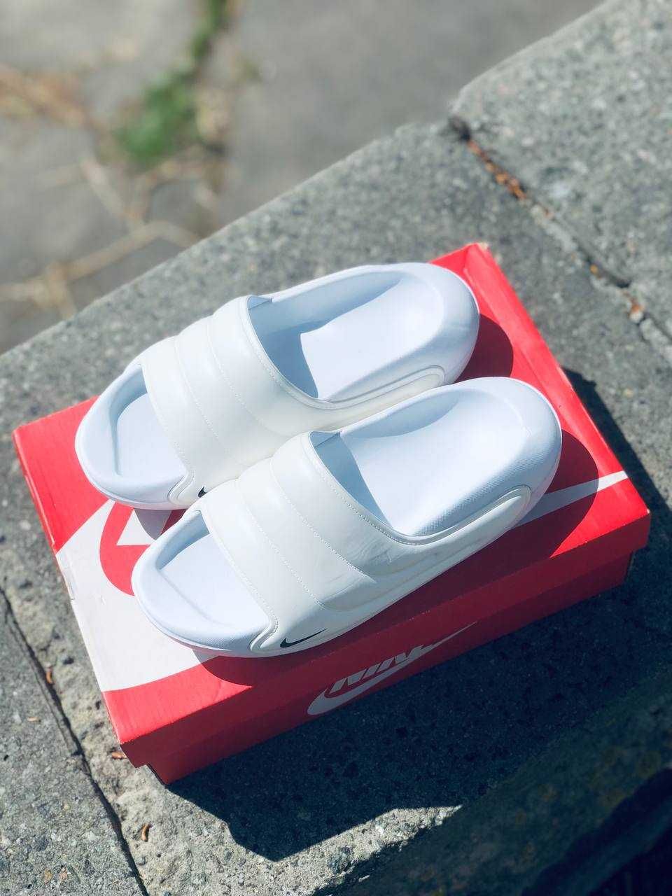 Шльопанці Nike Calm Slide жіночі курортні Light White. Тапочки Найк