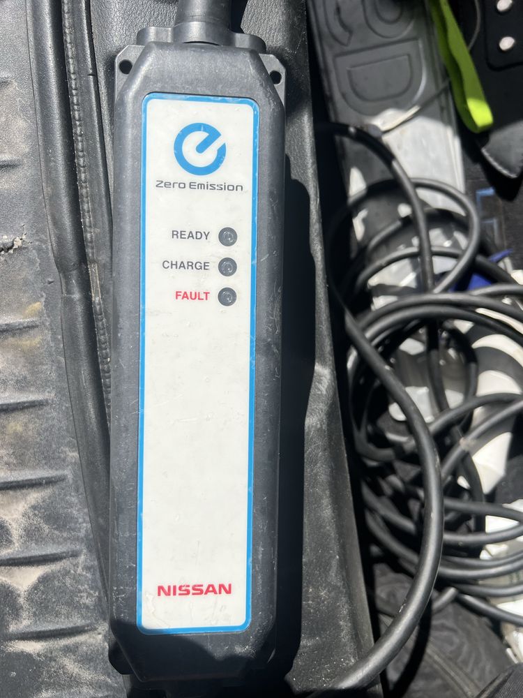 Оригинальное зарядное лиф leaf type 1. Nissan leaf