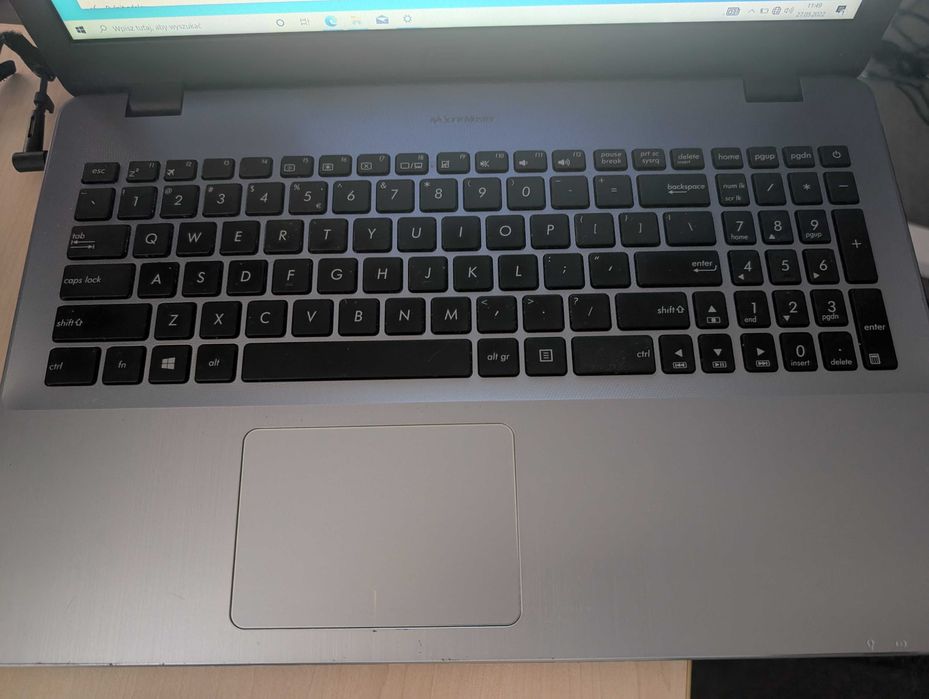 Laptop ASUS 15,6" i5-7200U / 12GB RAM / 256GB SSD / Windows 10