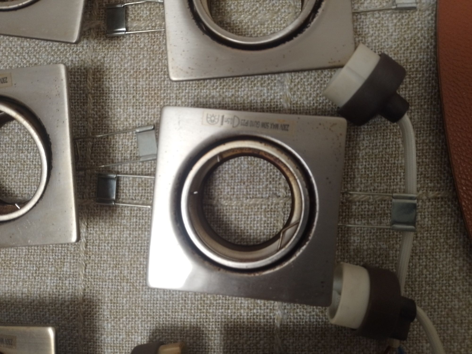 Lampa sufitowa wpuszczana na żarówkę GU 10
